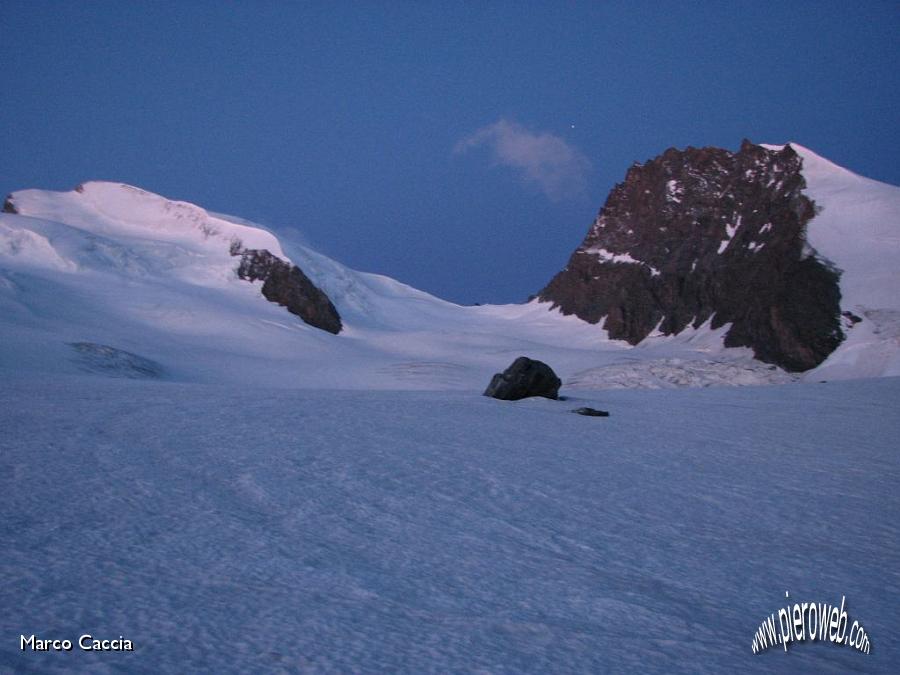08_Strahlhorn e Rimpfishhorn prima dell'alba.JPG